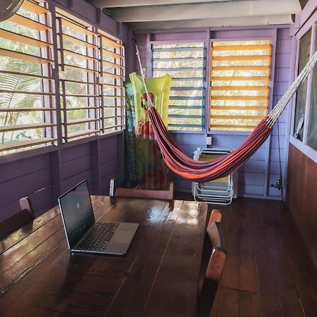 Anda Di Hows Hostel Placencia Dış mekan fotoğraf