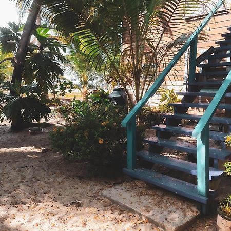 Anda Di Hows Hostel Placencia Dış mekan fotoğraf