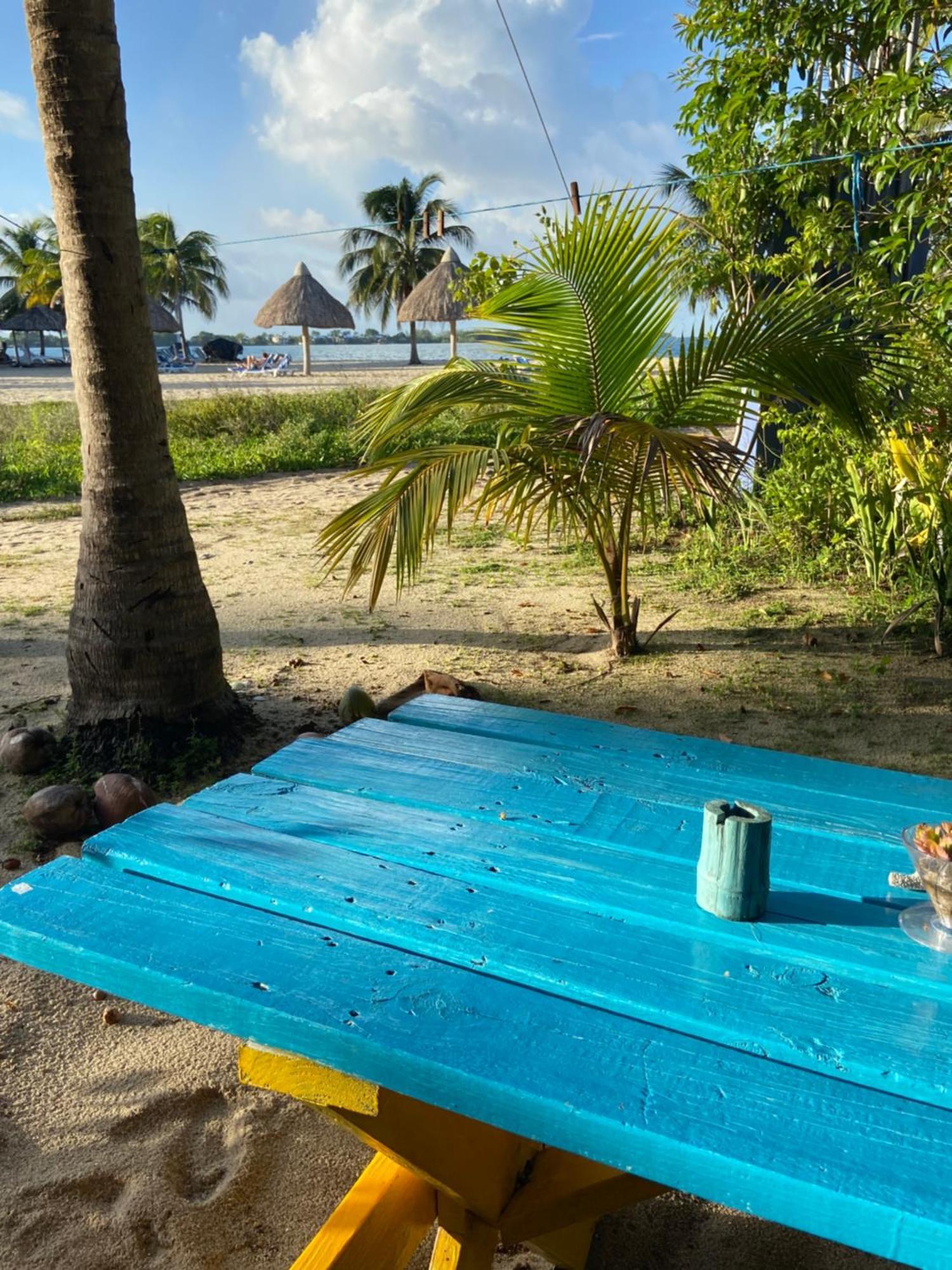 Anda Di Hows Hostel Placencia Dış mekan fotoğraf