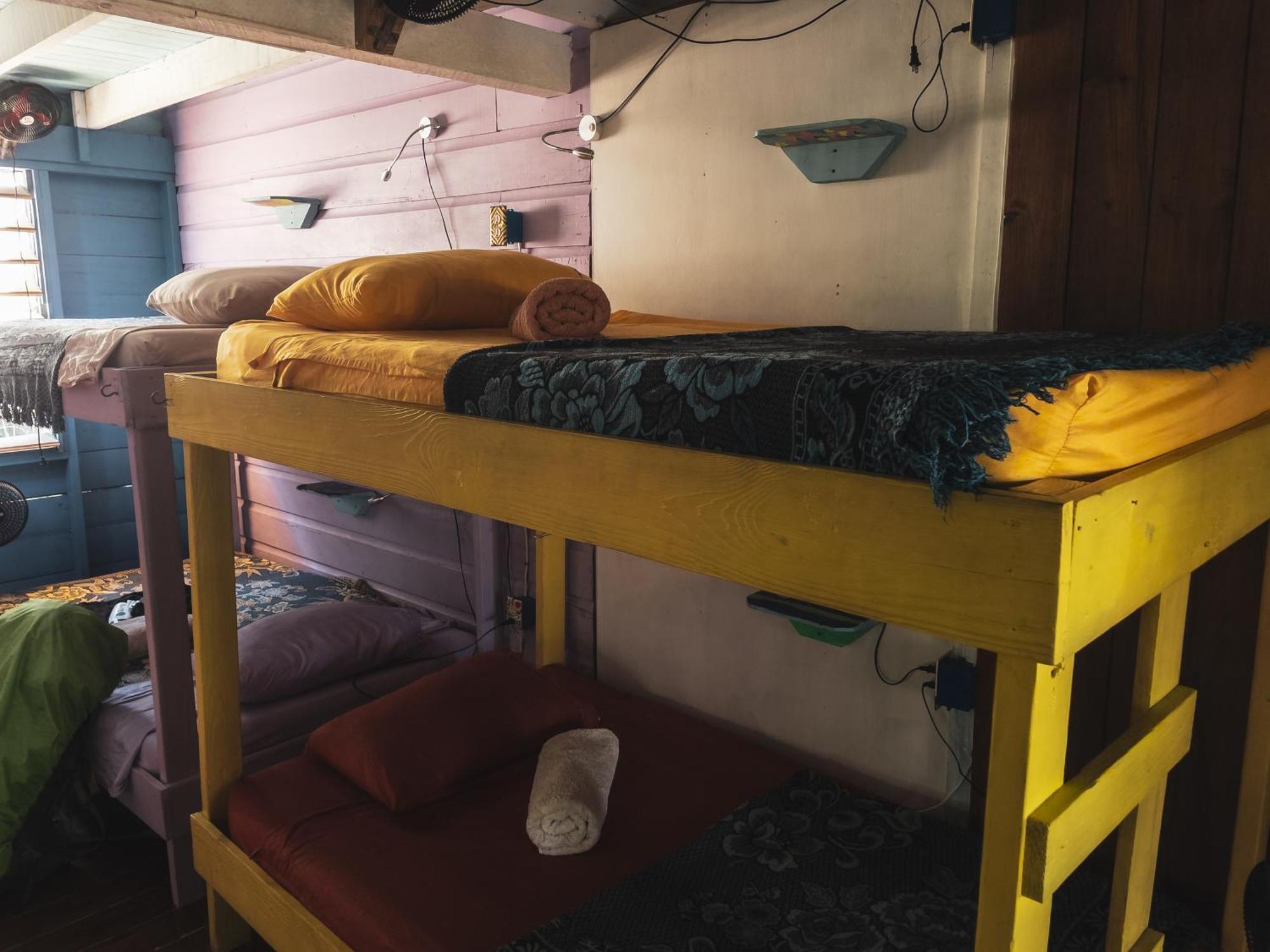 Anda Di Hows Hostel Placencia Dış mekan fotoğraf