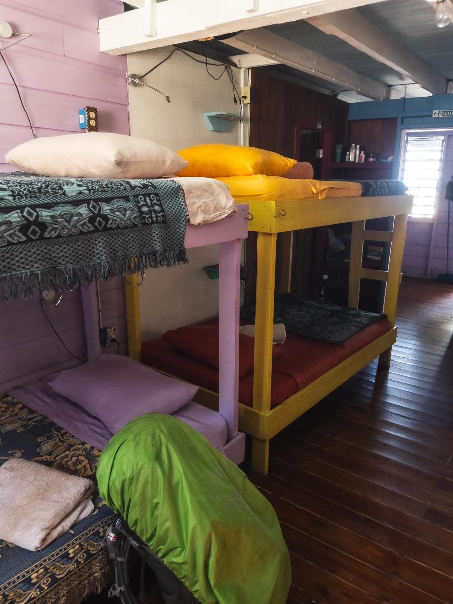 Anda Di Hows Hostel Placencia Dış mekan fotoğraf