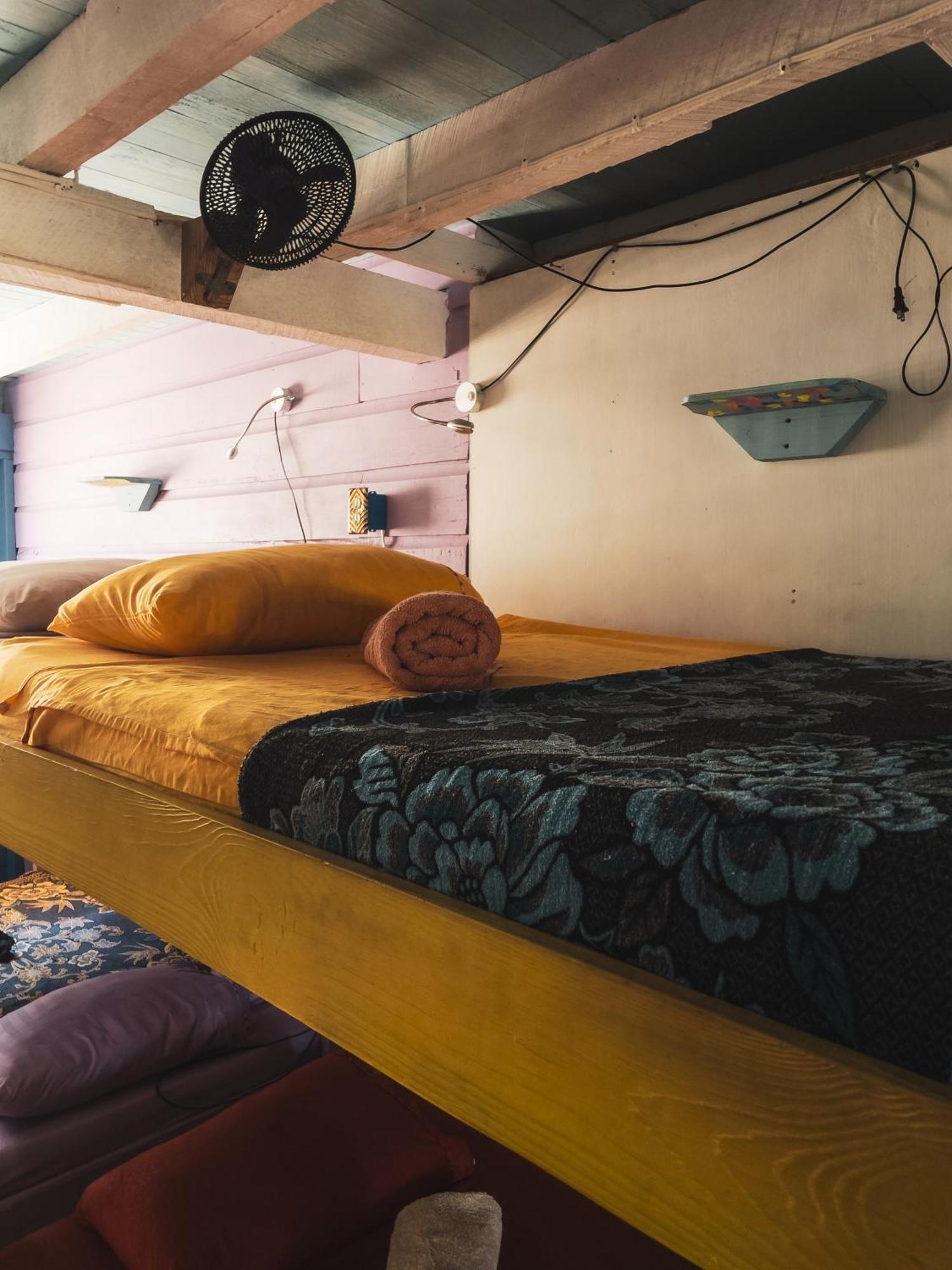 Anda Di Hows Hostel Placencia Dış mekan fotoğraf