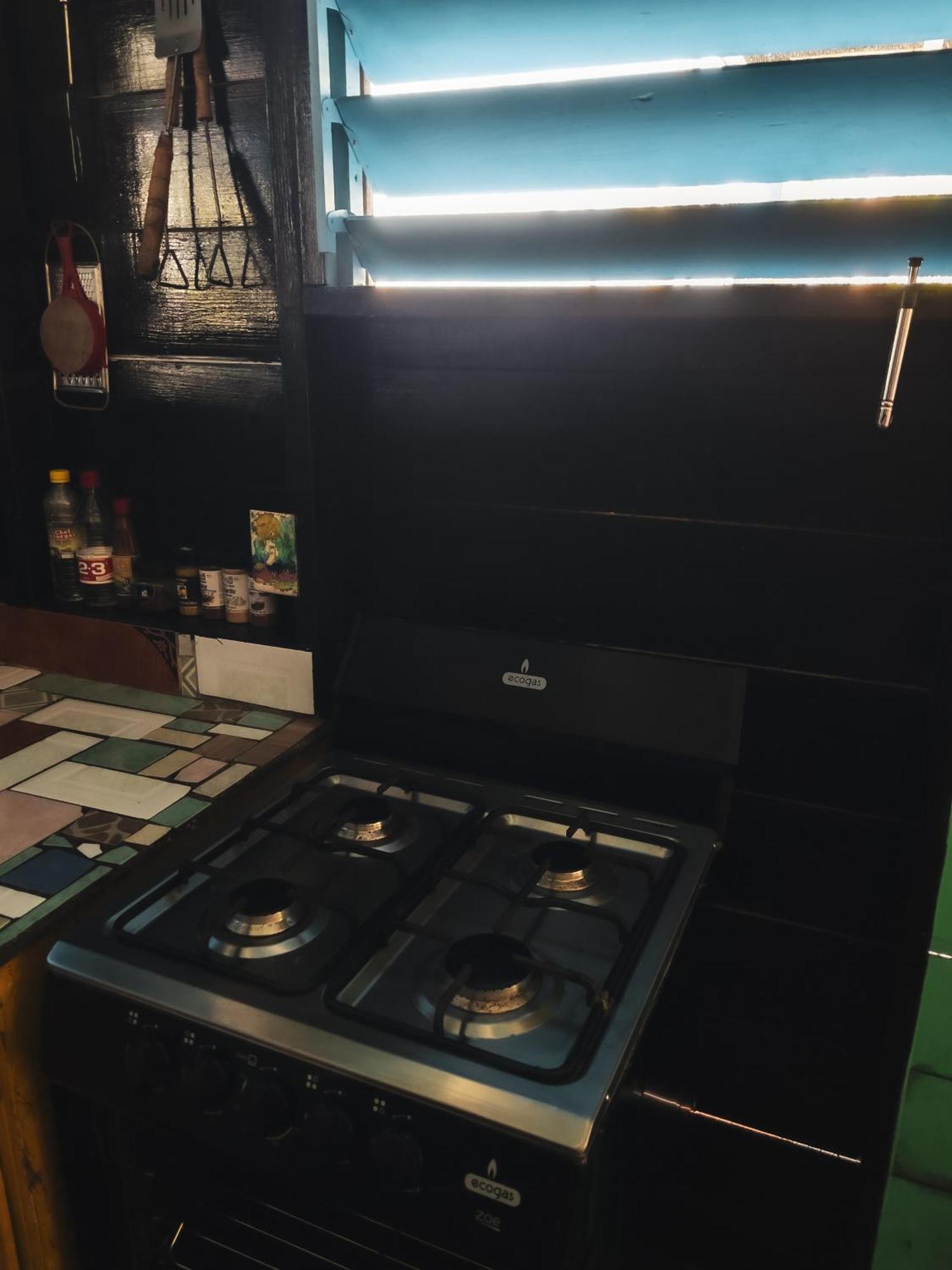 Anda Di Hows Hostel Placencia Dış mekan fotoğraf