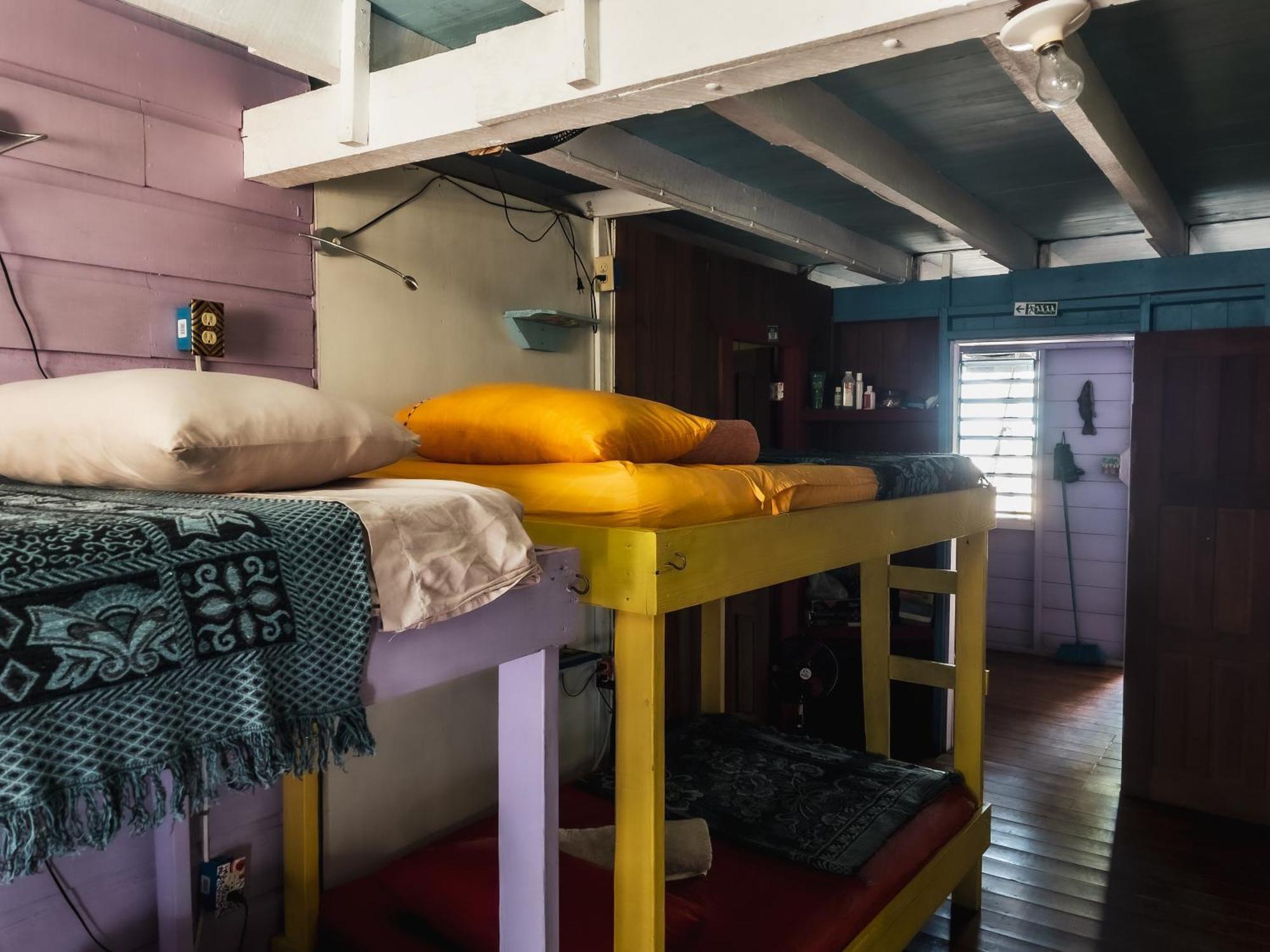 Anda Di Hows Hostel Placencia Dış mekan fotoğraf