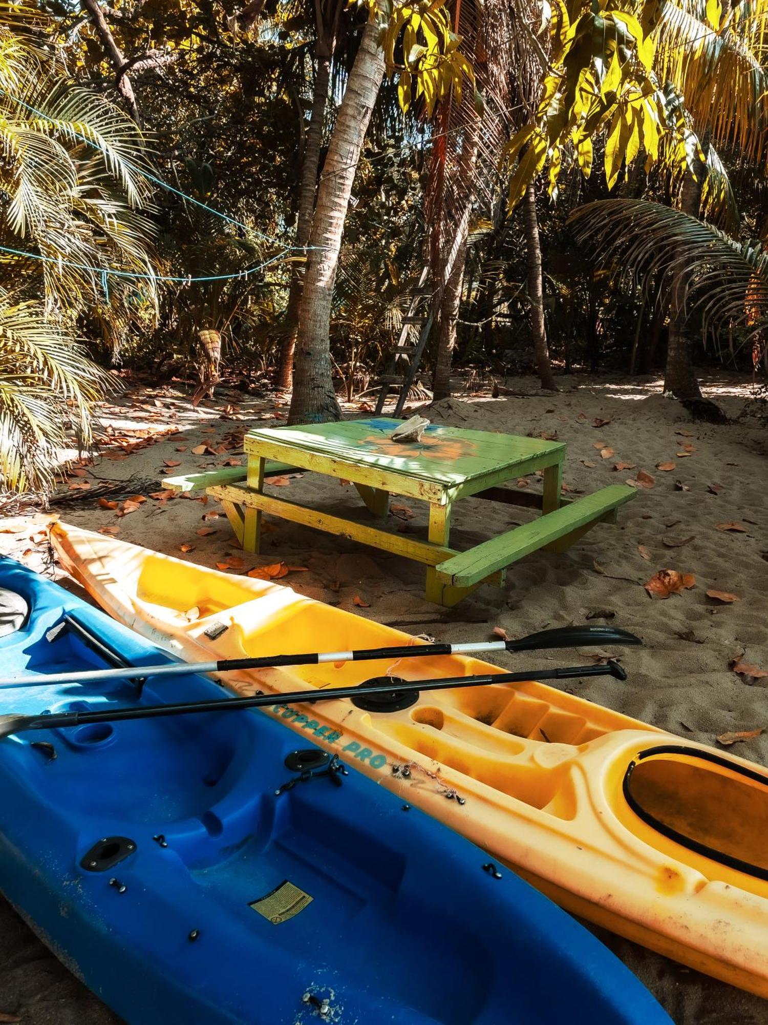 Anda Di Hows Hostel Placencia Dış mekan fotoğraf