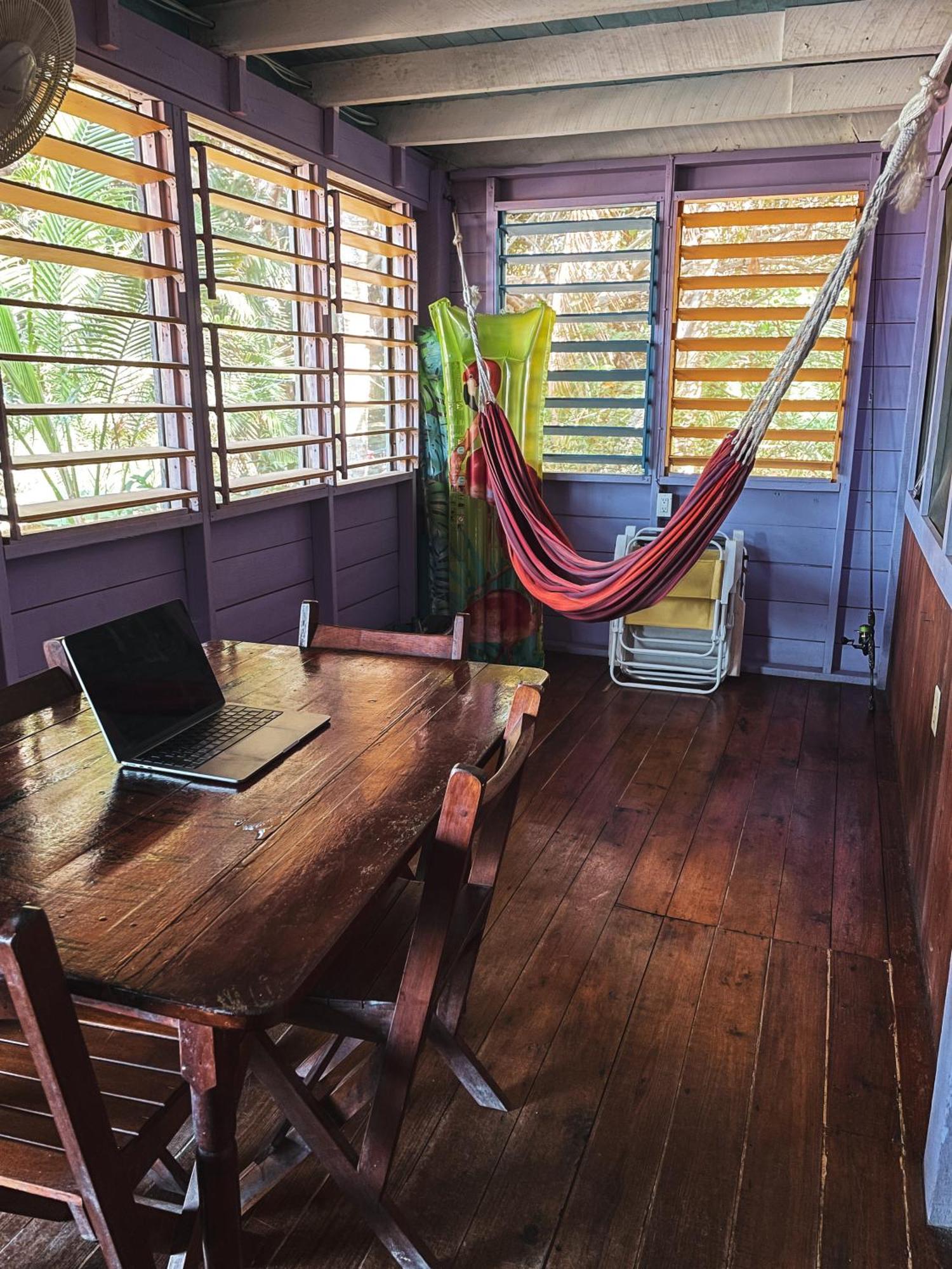 Anda Di Hows Hostel Placencia Dış mekan fotoğraf