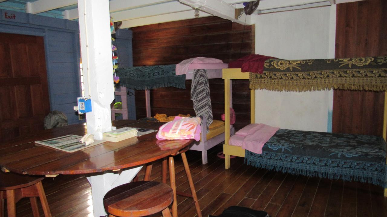 Anda Di Hows Hostel Placencia Dış mekan fotoğraf