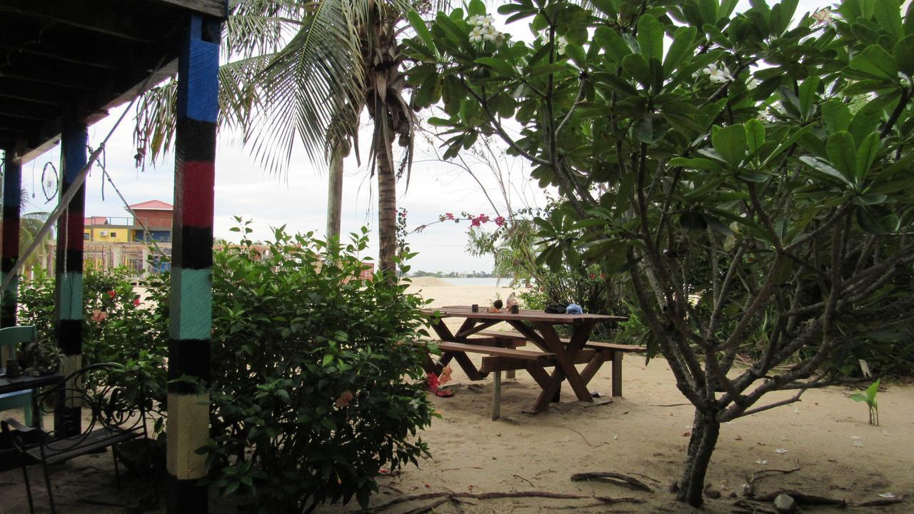 Anda Di Hows Hostel Placencia Dış mekan fotoğraf