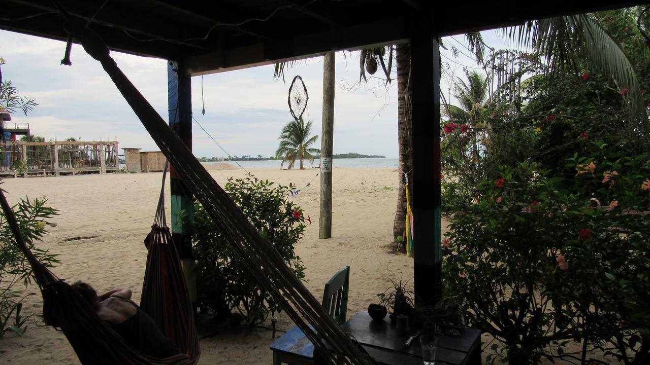 Anda Di Hows Hostel Placencia Dış mekan fotoğraf